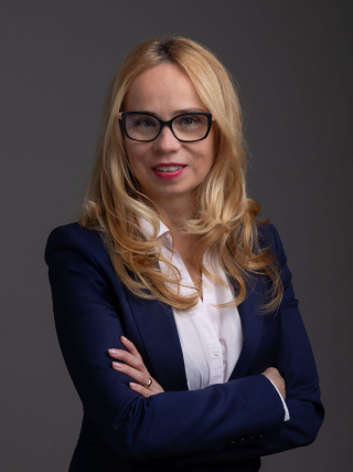 • Agnieszka Cudnoch-Jędrzejewska – Prorektorka ds. Klinicznych i Inwestycji, zdjęcie portretowe